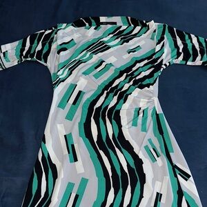 BCBGMaxAzria Stylish Geometric Pattern Dress with Scoop Neckline